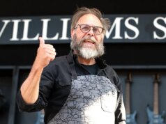 Alton Brown revela o lanche de infância que incluiria em sua última refeição excellent