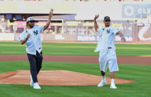 Brunson e Hart levam comemoração do título dos Knicks ao Yankee Stadium