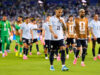 Copa do Mundo: Uruguai luta enquanto Luis Suárez assiste das arquibancadas