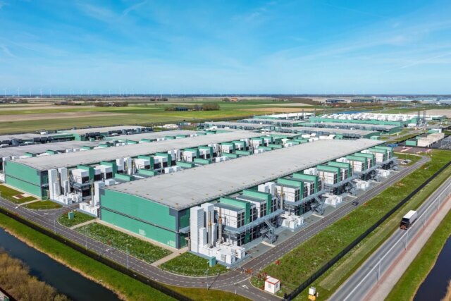 DataCenterPhoto-1280x853.jpeg
