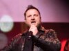 Mikey Graham se irrita com as críticas à reunião do Boyzone: ‘Chute um cara quando ele estiver triste’