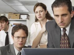 A estrela de ‘The Workplace’ critica a ‘hipocrisia’ política e explica por que a sitcom não poderia ser feita hoje