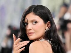 Kylie Jenner processada por chef explicit por alegações de aborto espontâneo devido ao trabalho excessivo