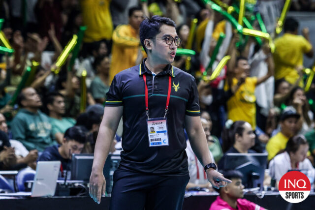 IMG_1990_UAAP-86-womens-volleyball-semifinals-FEU-NU_Coach-Manolo-Refugia-scaled.jpg