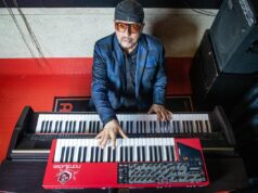 O baterista Gino Banks revive composições raras do pai Louiz Banks