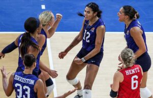 EUA encerram semana invicta com derrota sobre a Sérvia