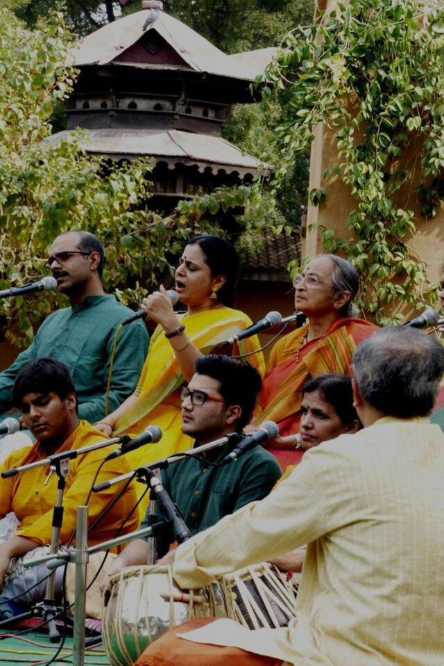 Lalith20Rao20with20students.jpg