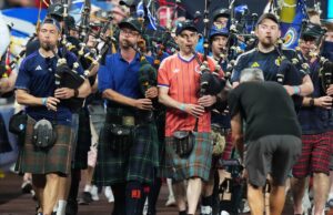 Gaitas de foles e kilts inundam o estádio enquanto os torcedores da Escócia transformam o jogo dos Marlins em festa
