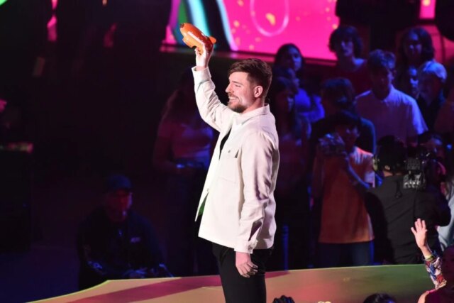 MrBeast-speaks-at-the-Nickelodeon-Kids-Choice-Awards-in-Los-Angeles-1024x683.jpg