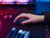 A Corsair adaptou a alma do Elgato Stream Deck em uma tecla de atalho em seu mouse Nightsword v2