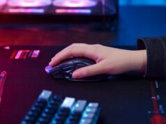 A Corsair adaptou a alma do Elgato Stream Deck em uma tecla de atalho em seu mouse Nightsword v2