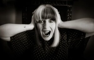 Yvette Fielding: ‘Recusei-me a deixar um ataque fantasma me vencer’