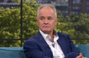 Bobby Davro é diagnosticado com câncer de próstata após sofrer de disfunção erétil