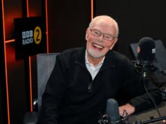 A lenda da BBC Radio 2, Bob Harris, divulga uma triste declaração ao se aposentar devido a problemas de saúde