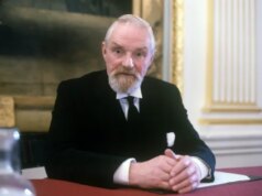 O ator Patrick Godfrey, que estrelou Physician Who e Inspetor Morse, morre aos 93 anos