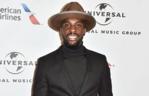 O compositor Talay Riley, 35, morreu após ser ‘esfaqueado no peito e no abdômen’