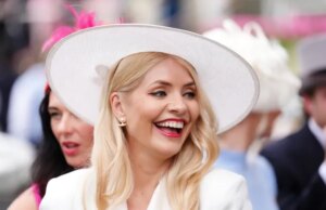 Holly Willoughby envia mensagem telefônica atrevida no Royal Ascot