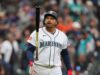 Josh Naylor, dos Mariners, sai do jogo contra o Mets com espasmos nas costas