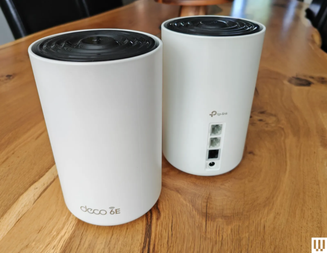 TP-Link-Deco-XE70-Pro-Mesh-Wi-Fi-Router-front-back-Reviewer-Photo-SOURCE-Simon-Hill.png