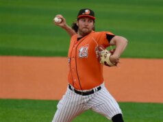 O ex-vencedor do Cy Younger, Trevor Bauer, volta ao México enquanto a MLB continua a excluí-lo