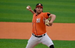 O ex-vencedor do Cy Younger, Trevor Bauer, volta ao México enquanto a MLB continua a excluí-lo