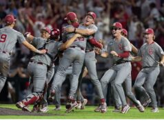 Oklahoma ultrapassa a Carolina do Norte para vencer a primeira Faculty World Sequence desde 1994