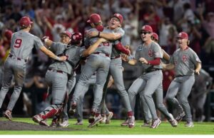 Oklahoma ultrapassa a Carolina do Norte para vencer a primeira Faculty World Sequence desde 1994