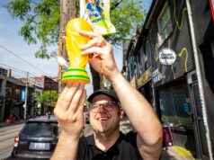 Fifa exige que loja de maconha pare de vender cachimbo que lembra troféu da Copa do Mundo