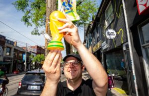 Fifa exige que loja de maconha pare de vender cachimbo que lembra troféu da Copa do Mundo