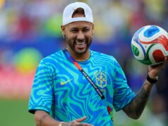 Neymar deve retornar de lesão na panturrilha direita e jogar contra a Escócia
