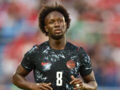 Ismael Kone, do Canadá, sofreu uma lesão na perna contra o Catar