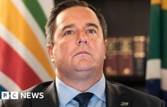 Líder do segundo maior partido da África do Sul quer que o seu antecessor seja demitido do cargo de ministro