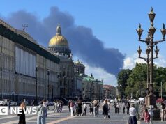 Steve Rosenberg: A imagem duradoura do fórum económico da Rússia é uma nuvem de fumo sobre São Petersburgo