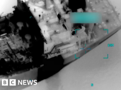 Três marinheiros indianos desaparecidos depois que os EUA dizem que atingiram um navio-tanque no Golfo de Omã