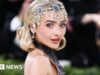 Sabrina Carpenter consegue ordem de restrição contra homem que apareceu em sua casa