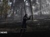 Bombeiros lutam para conter incêndio mortal na Grécia