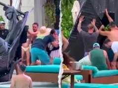 Cena aterrorizante se desenrola quando a estrutura da cabana de metallic bate na área lotada da piscina do cassino