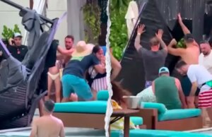 Cena aterrorizante se desenrola quando a estrutura da cabana de metallic bate na área lotada da piscina do cassino