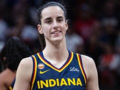 Caitlin Clark incendeia árbitros após estrela do Fever receber falta técnica por ‘aplaudir’: ‘Simplesmente ridículo’