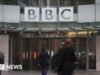 BBC anuncia 550 cortes de empregos como primeira parte do plano de economia de £ 500 milhões