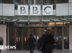 BBC anuncia 550 cortes de empregos como primeira parte do plano de economia de £ 500 milhões