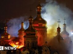 Ataques russos matam nove na Ucrânia e danificam catedral histórica, dizem autoridades