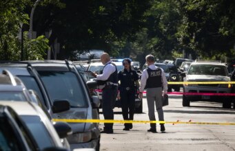 Quatro mortos e 29 tiros na violência do fim de semana em Chicago enquanto líderes anunciam o progresso do crime