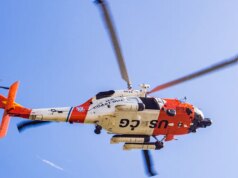 Helicóptero da Guarda Costeira cai durante missão de treinamento no Alasca, ferindo quatro tripulantes