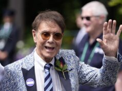 Celia Imrie, Cliff Richard e Katherine Jenkins entre celebridades em Wimbledon