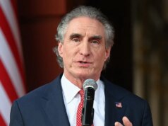 Burgum promete acusação ‘whole’ depois que vândalos abriram um corte de 350 pés no Lincoln Memorial Reflecting Pool