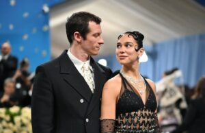 Callum Turner ‘cai em lágrimas’ quando a estrela de Hollywood e Dua Lipa se casaram em uma cerimônia discreta em Londres