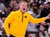 Relatório: Mavericks contrata Dusty Could do Michigan como novo treinador principal