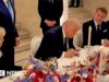 Momento Trump assina acordo EUA-Irã no Palácio de Versalhes