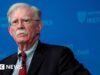 John Bolton deve se declarar culpado em caso de documentos confidenciais, confirmam fontes